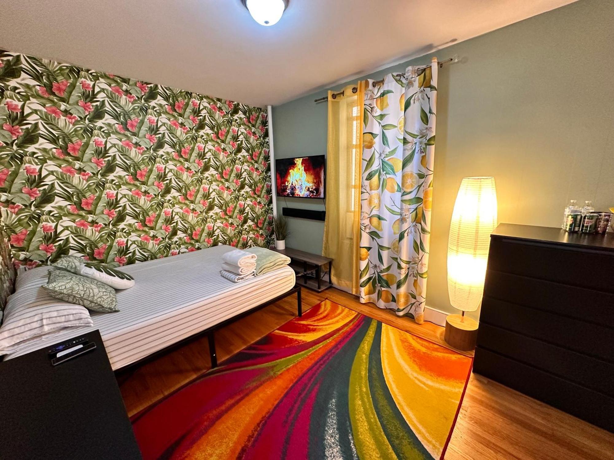 Tropical Comfort Room In Harlem Cozy Stay With Snacks & Style New York City Exterior photo