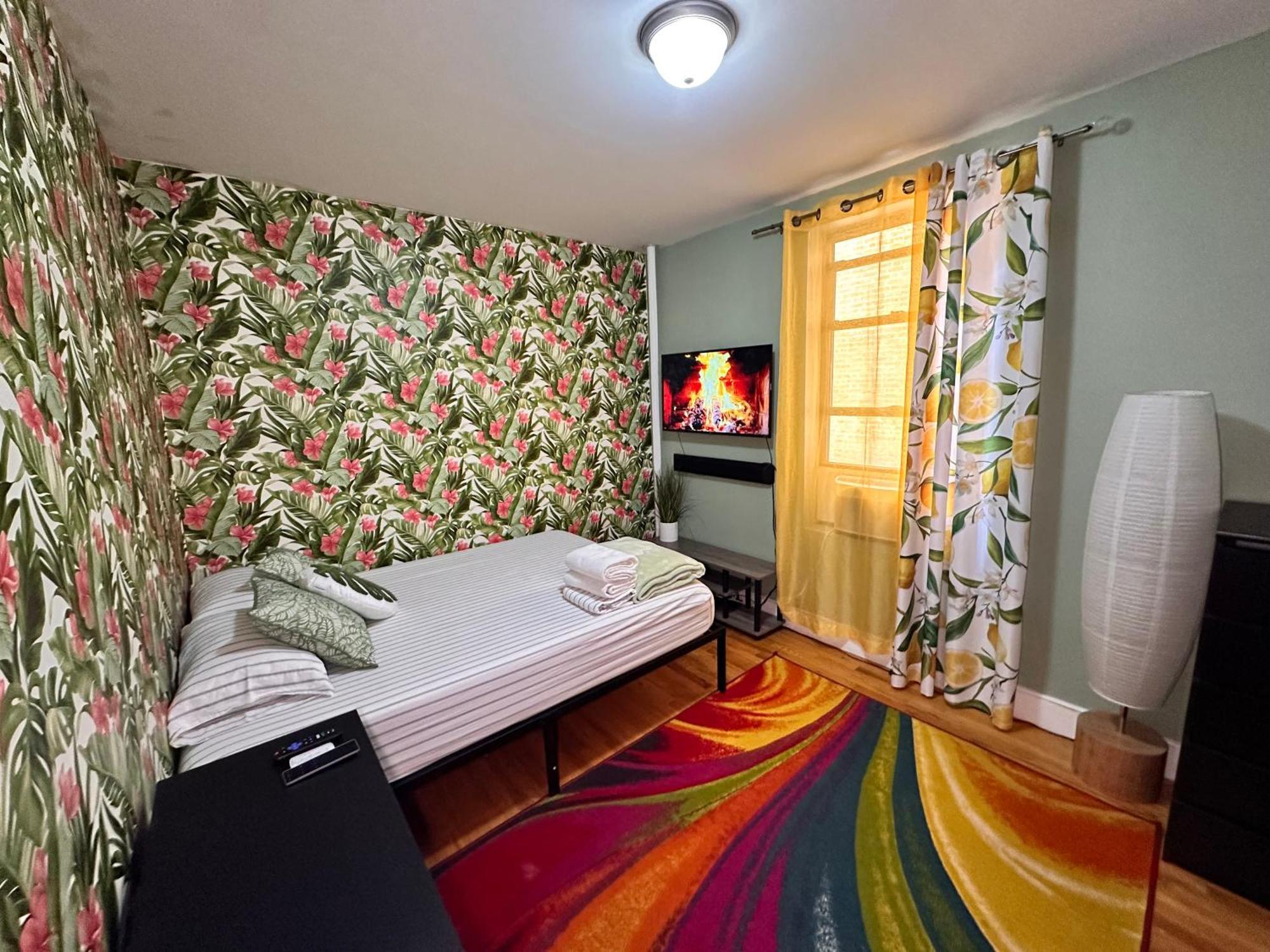 Tropical Comfort Room In Harlem Cozy Stay With Snacks & Style New York City Exterior photo
