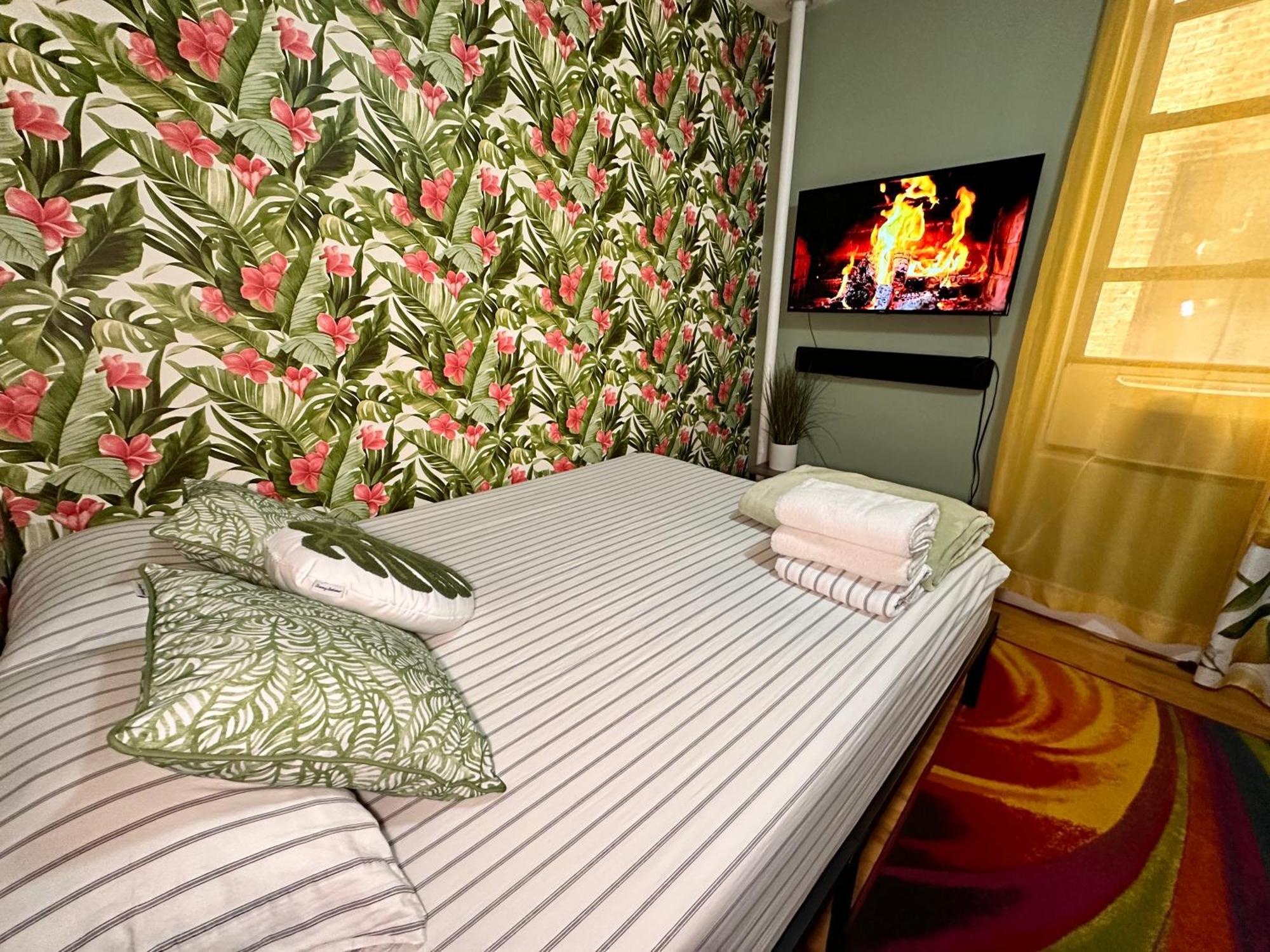 Tropical Comfort Room In Harlem Cozy Stay With Snacks & Style New York City Exterior photo